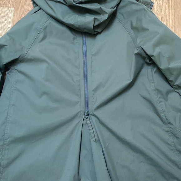 Lululemon Women's Fo Drizzle Jacket Fatigue Green Size 6 - Picture 7 of 8